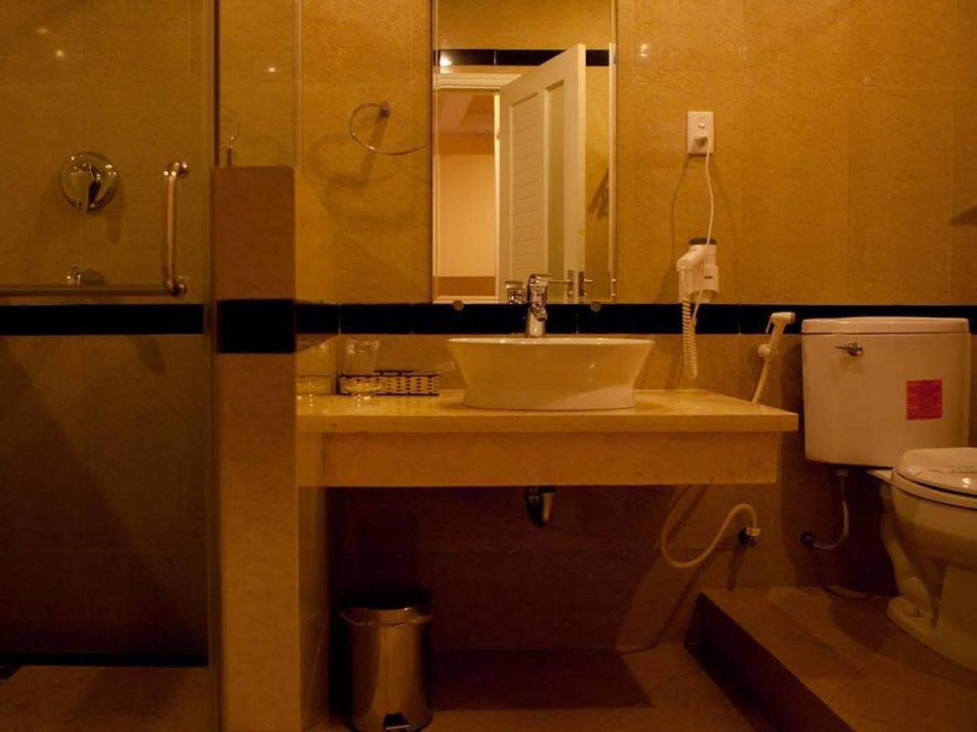 King Star Hotel Thành Pho Ho Chí Minh Esterno foto
